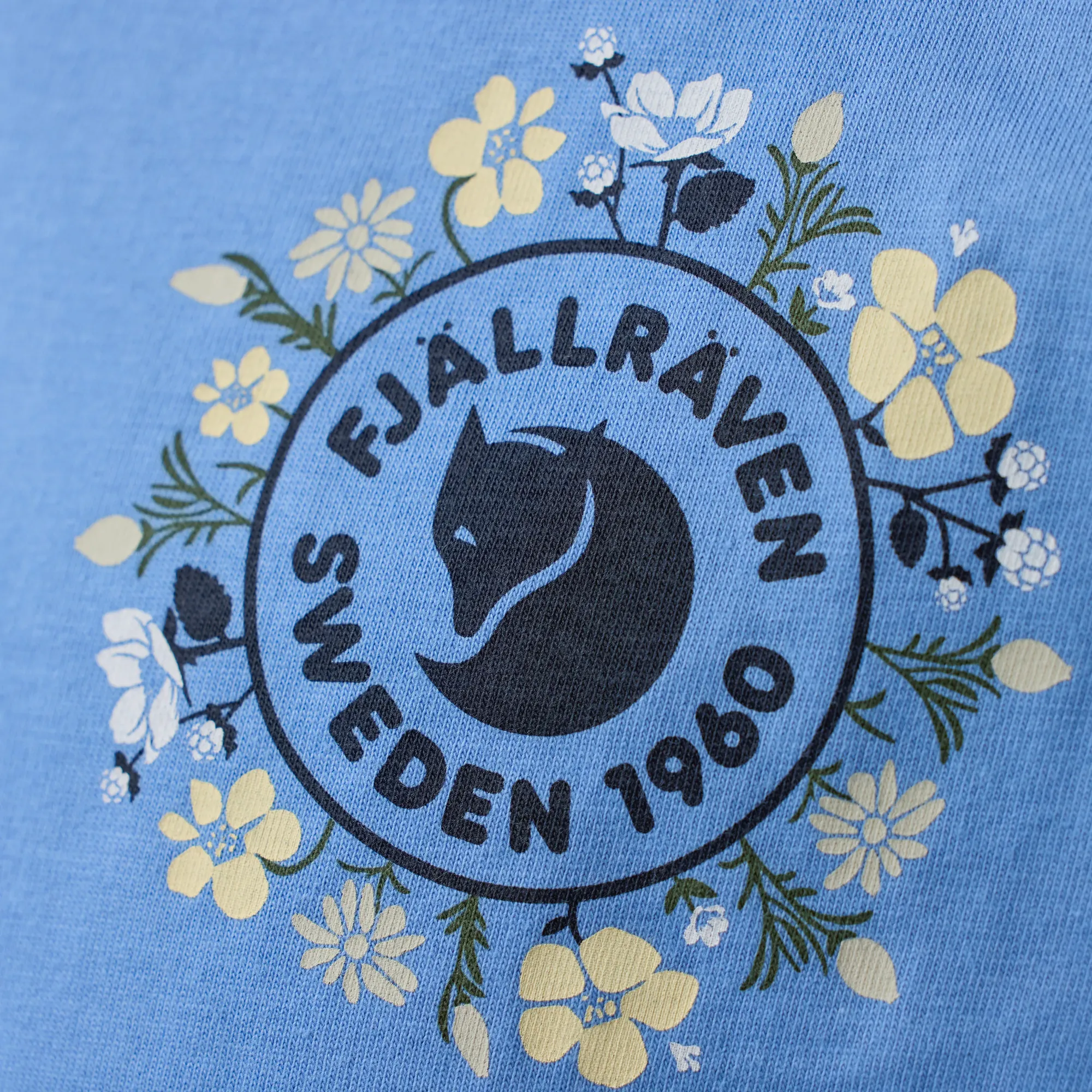 14268-fj-llblomster-logo-t-shirt-w–1.jpg