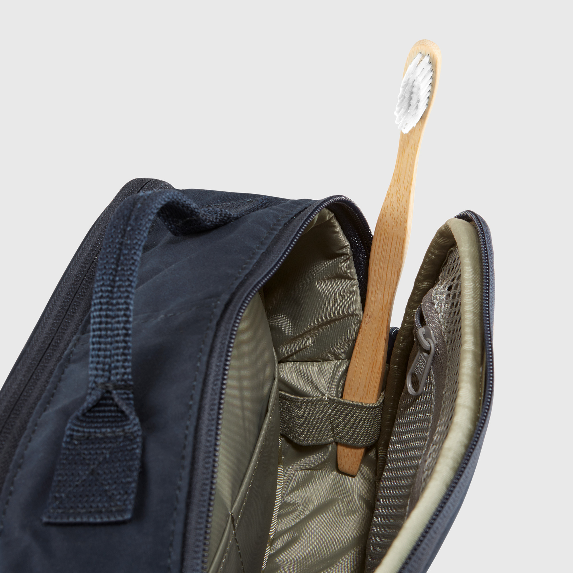 6514-kankan-toiletry-bag–1.jpg