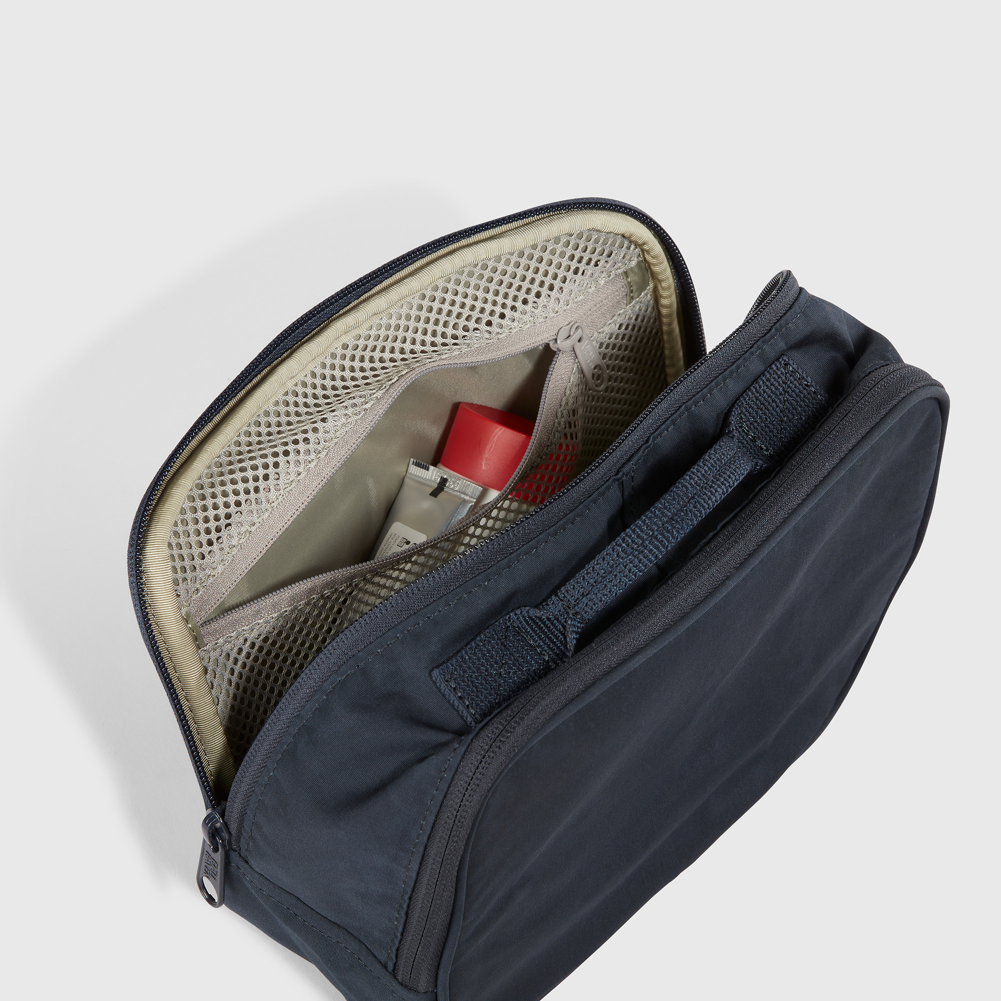 6514-kankan-toiletry-bag–1.jpg