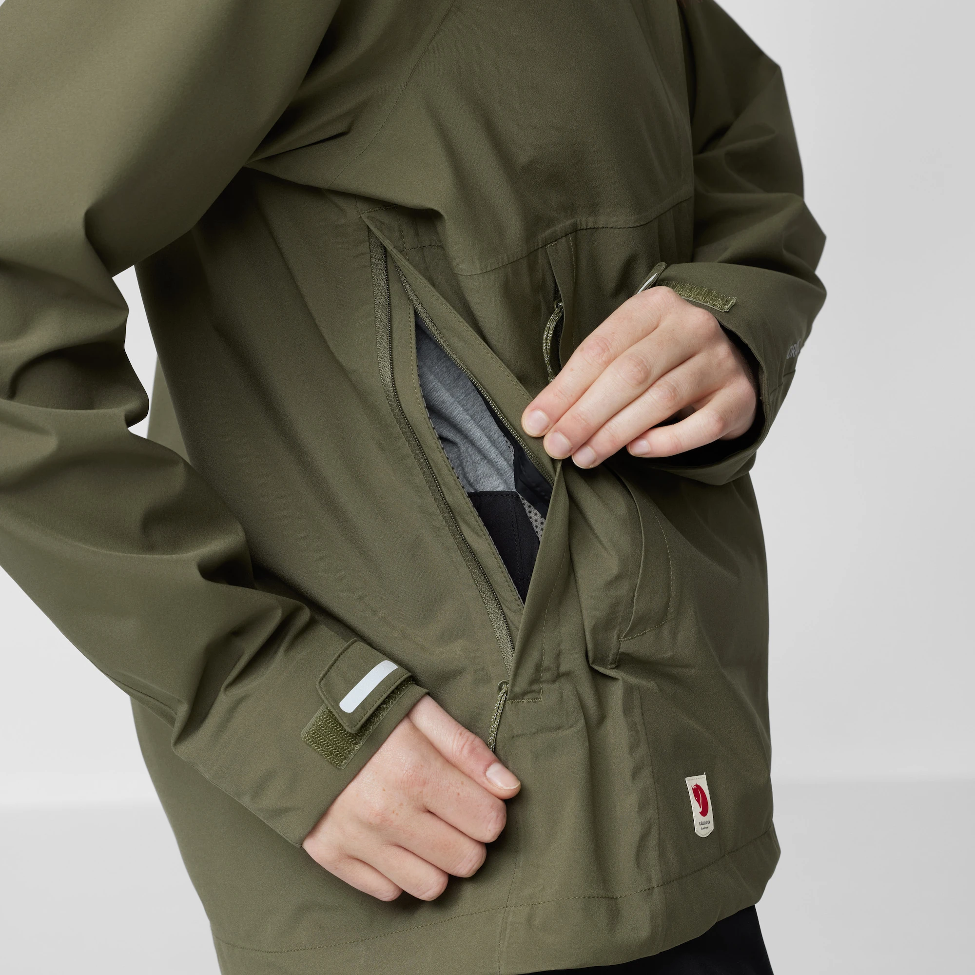 8461-high-coast-hydratic-trail-jacket-w–1.jpg